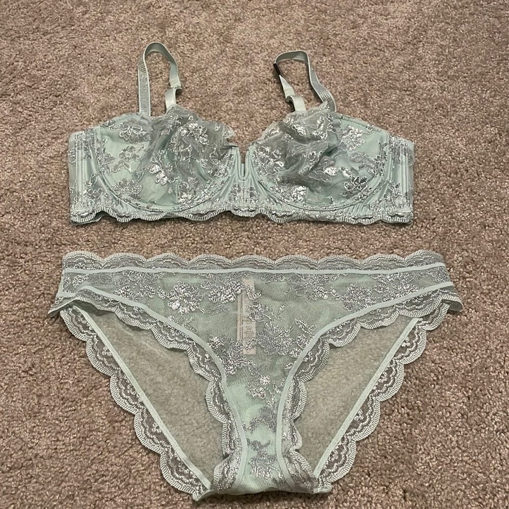 Victoria Secret bra and undie set